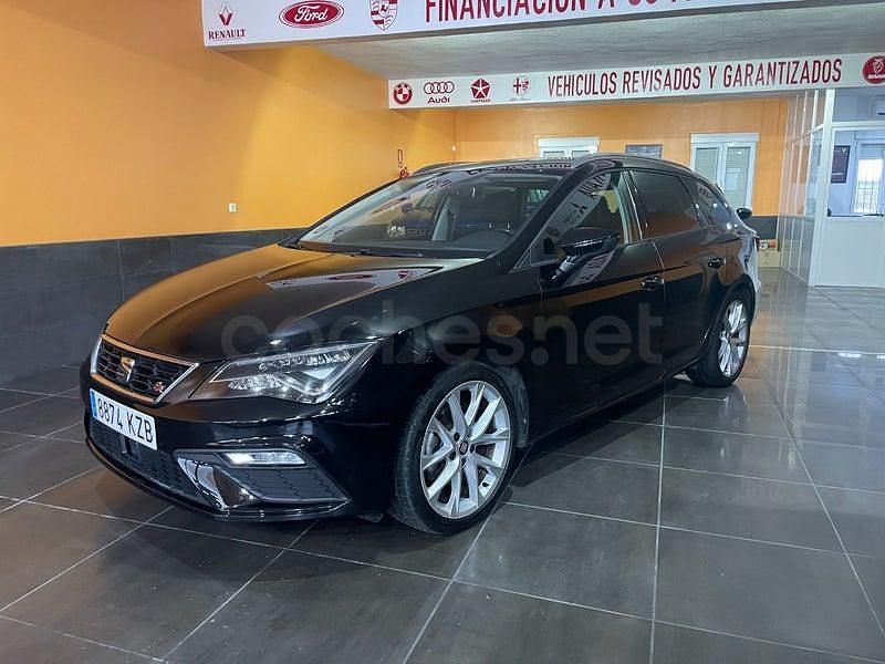 Usado Seat Leon FR 130 CV (95 kW) 2019 Negro Familiar