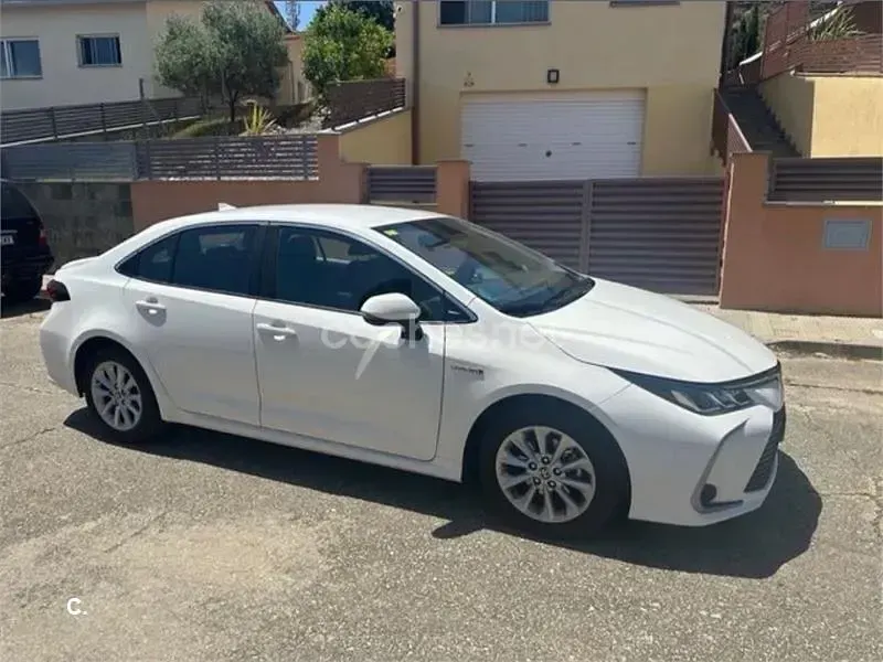 Usado Toyota Corolla Active 122 CV (89 kW) 2020 Blanco Berlina