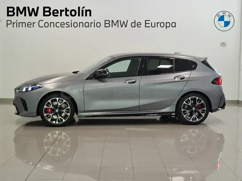 Occasion BMW M135 Comfort Edition 300 PK (220 kW) 2025 Grijs Hatchback
