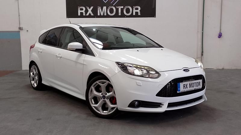 Usado Ford Focus ST 250 CV (183 kW) 2014 Blanco