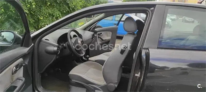 Usado Seat Ibiza Stella 75 CV (55 kW) 2002 Negro Utilitario