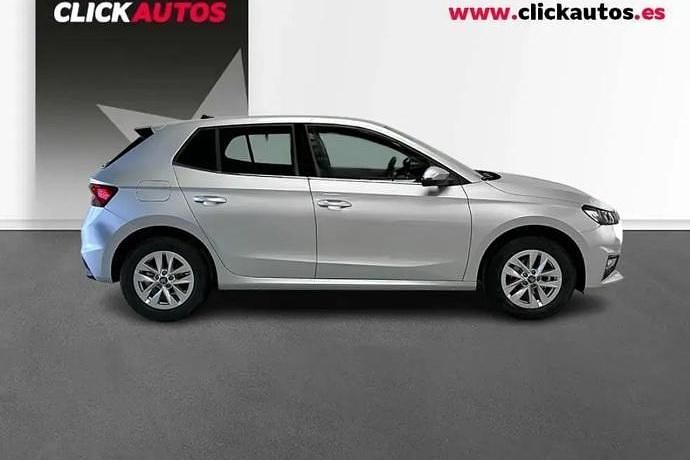 Usado Skoda Fabia Selection 95 CV (69 kW) 2025 Blanco Utilitario