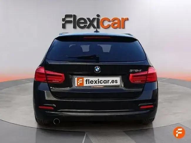 Usado BMW 318 150 CV (110 kW) 2018 Negro Familiar