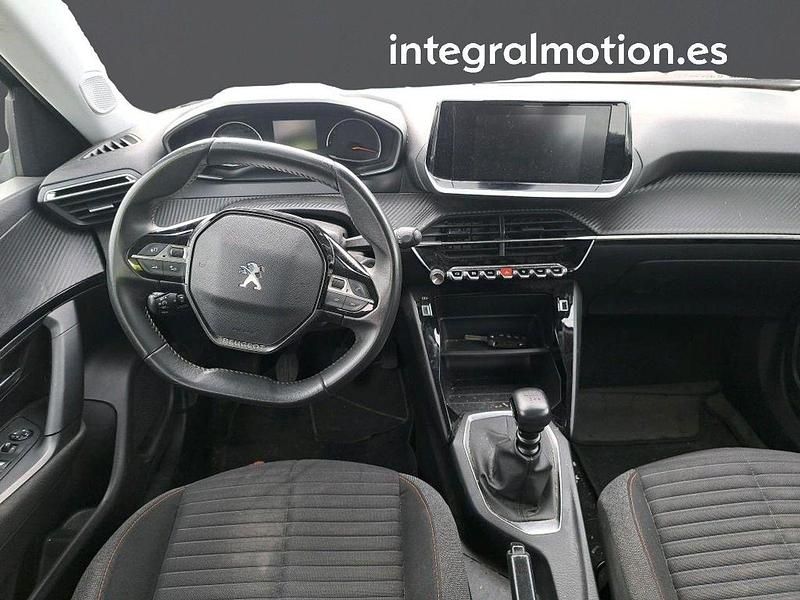 Usado Peugeot 2008 Active 110 CV (80 kW) 2021 Gris SUV
