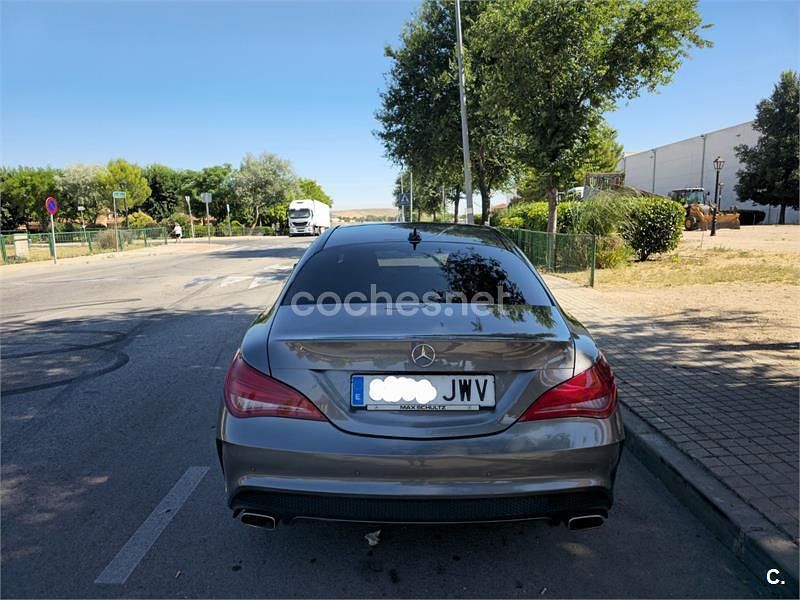 Usado Mercedes CLA220 AMG line 177 CV (130 kW) 2016 Gris / plata Berlina