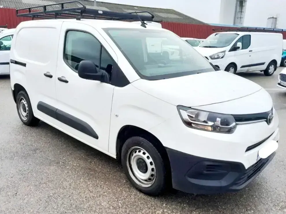 Używany Toyota Proace City City 100 KM (73 kW) 2022 Biały Minivan