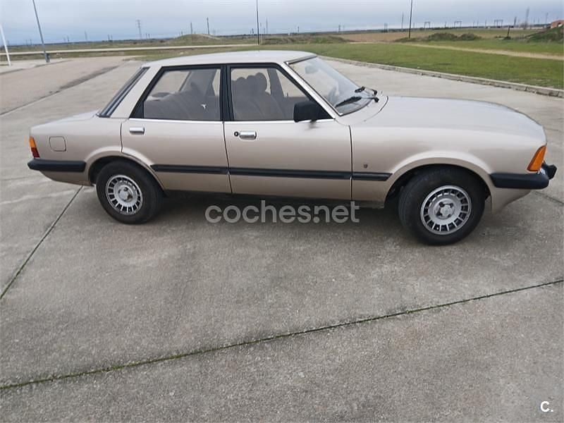 Usado Ford Granada 114 CV (83 kW) 1982 Marrón Berlina