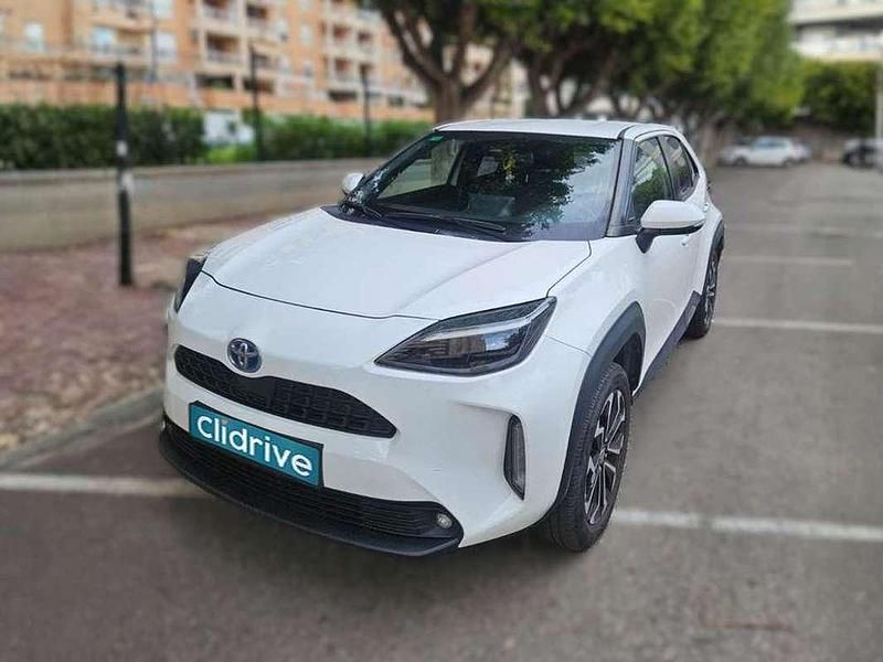 Usado Toyota Yaris Cross Style 92 CV (67 kW) 2022 Blanco SUV