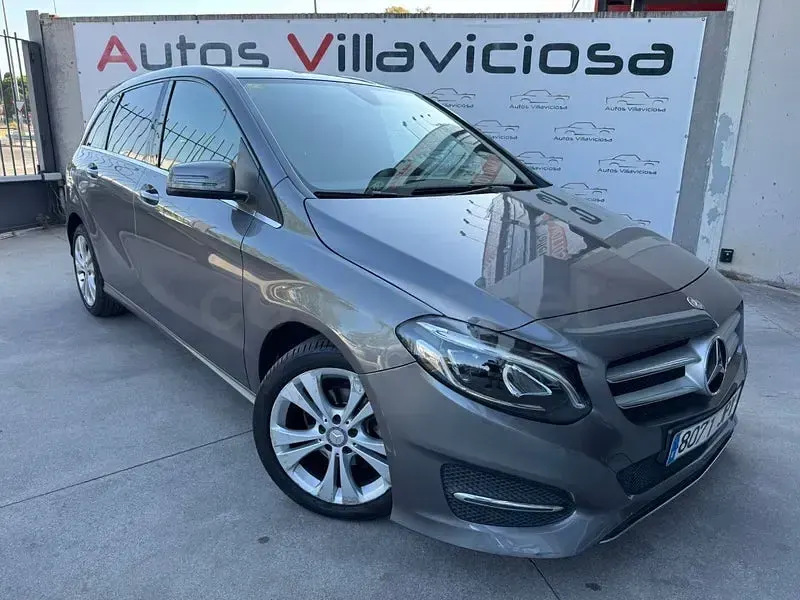 Usado Mercedes B180 Urban 109 CV (80 kW) 2016 Gris / plata Utilitario