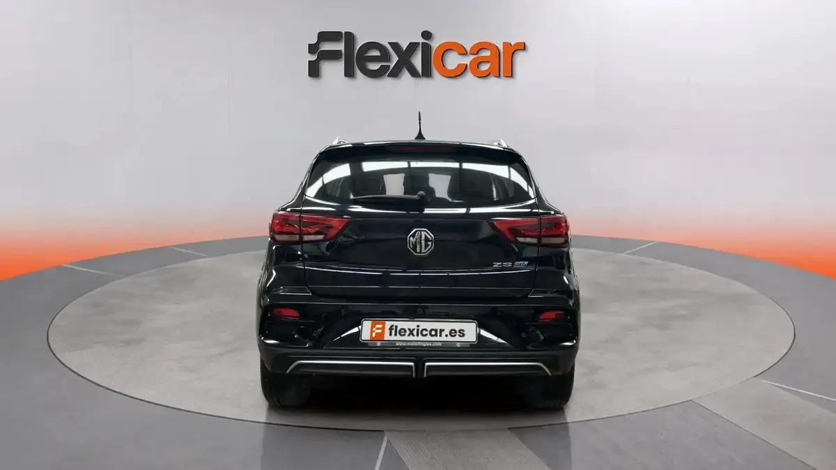 Usado MG ZS Luxury 114 kW (156 CV) 2022 Negro SUV