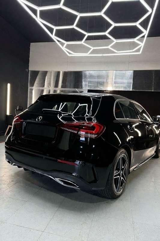 Usado Mercedes A180 116 CV (85 kW) 2020 Negro Utilitario