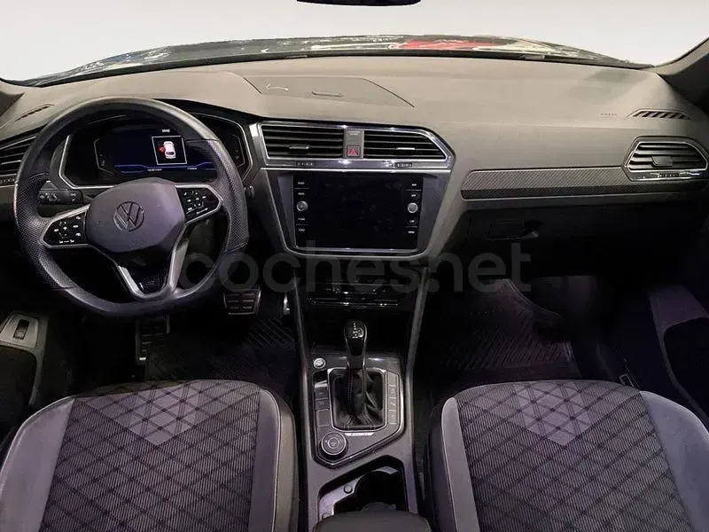 Usado VW Tiguan R-line 150 CV (110 kW) 2022 Gris / plata SUV