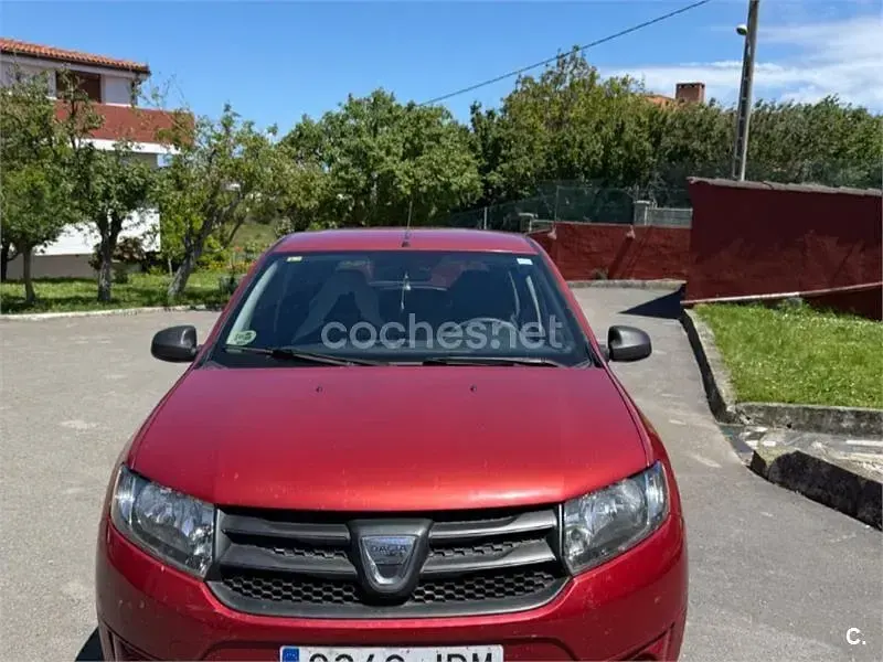 Usado Dacia Sandero Ambiance 75 CV (55 kW) 2014 Rojo Berlina