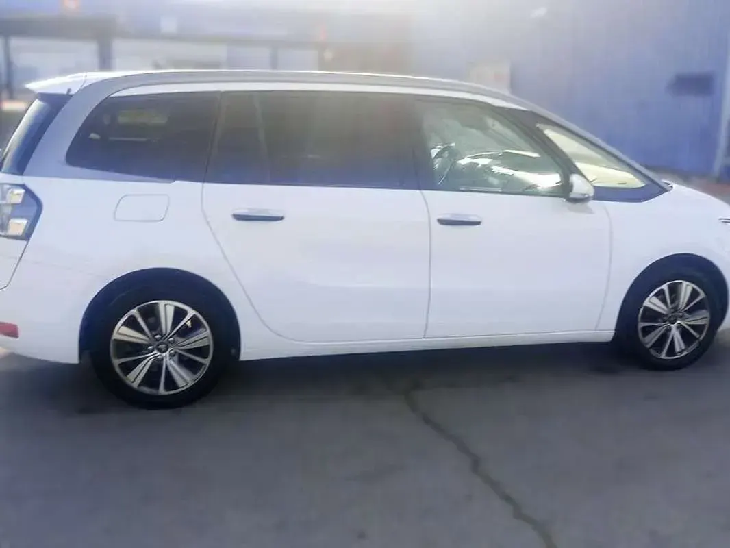 Usado Citroën C4 Feel 120 CV (88 kW) 2015 Blanco Monovolumen