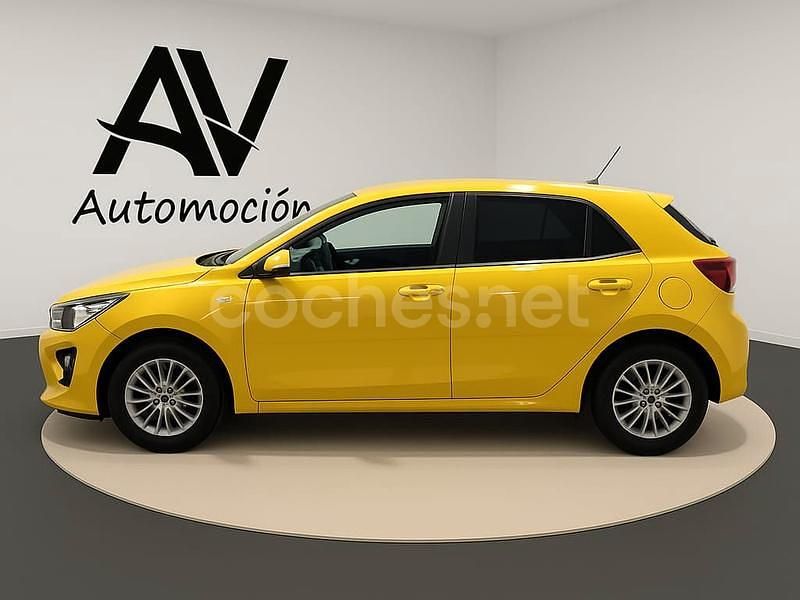 Usado Kia Rio 84 CV (61 kW) 2021 Amarillo Berlina