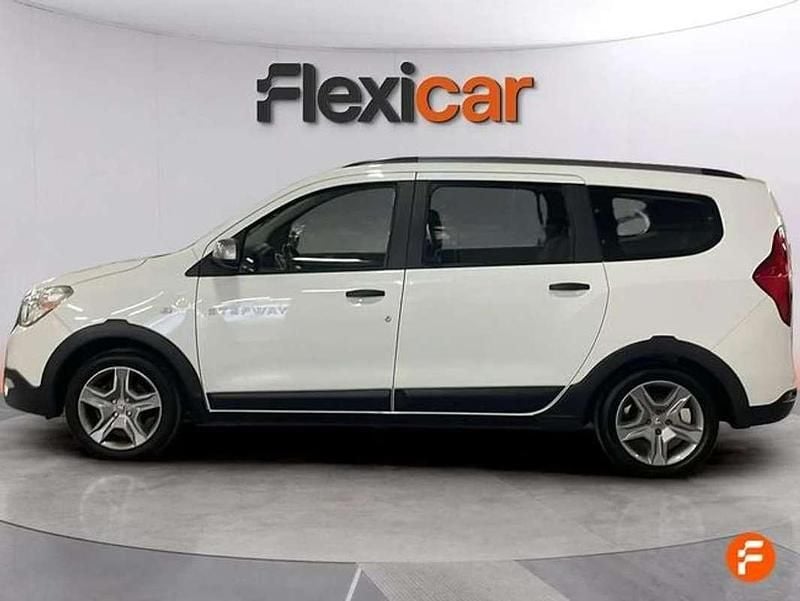 Usado Dacia Lodgy Comfort Plus 116 CV (85 kW) 2022 Blanco Monovolumen