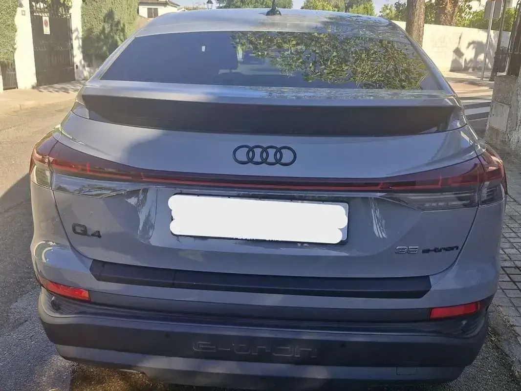 Usado Audi Q4 e-tron 125 kW (170 CV) 2022 Gris SUV