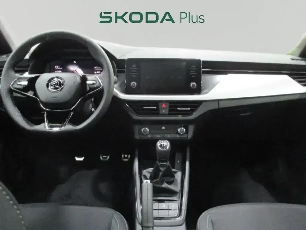 Usado Skoda Scala Sport 115 CV (84 kW) 2020 Blanco Utilitario