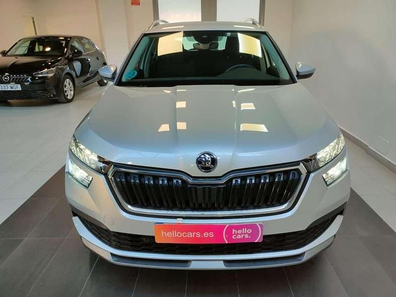 Usado Skoda Kamiq Ambition 110 CV (80 kW) 2022 Plateado SUV