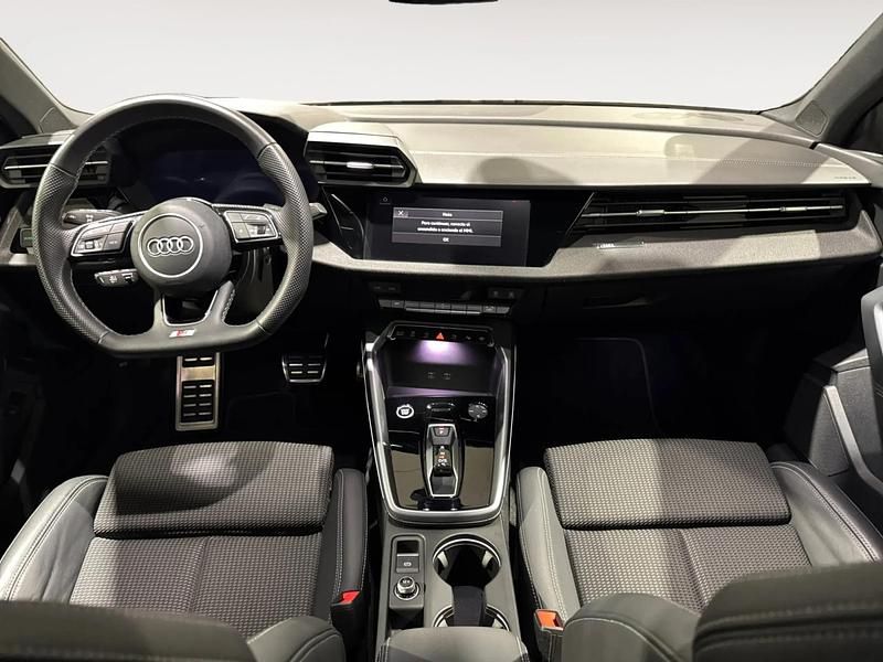Usado Audi A3 S-Line 150 CV (110 kW) 2025 Gris/plata