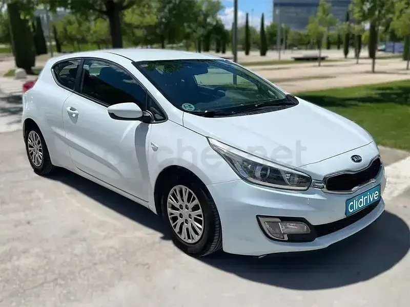 Usado Kia ProCeed 110 CV (80 kW) 2015 Blanco Utilitario