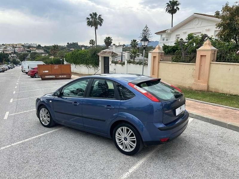 Usado Ford Focus Ghia 109 CV (80 kW) 2006 Azul Utilitario