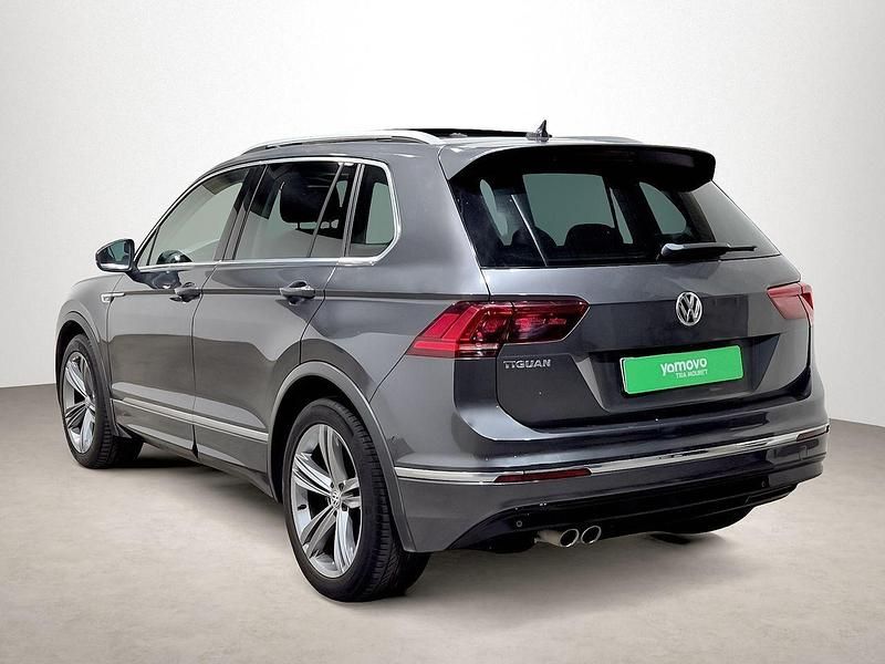 Usado VW Tiguan Sportline 150 CV (110 kW) 2020 Gris SUV
