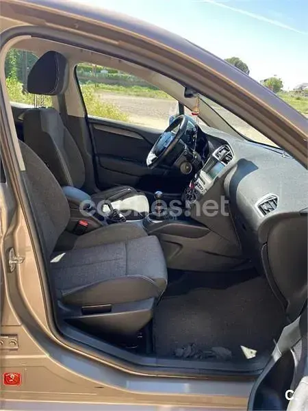 Usado Citroën C4 Live 99 CV (72 kW) 2015 Beige Berlina