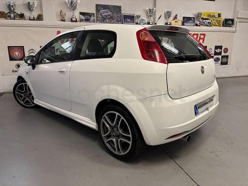 Usado Fiat Grande Punto Sport 120 CV (88 kW) 2009 Blanco Utilitario