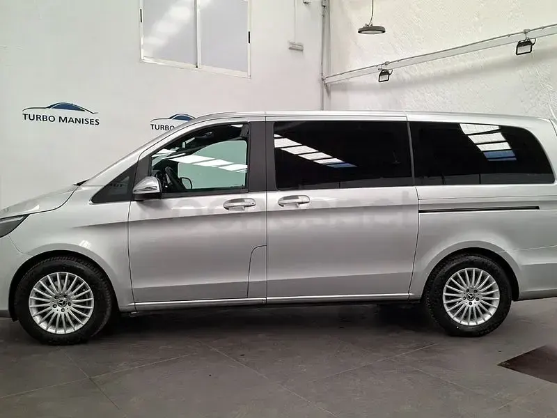 Usado Mercedes V220 163 CV (119 kW) 2021 Gris / plata Monovolumen