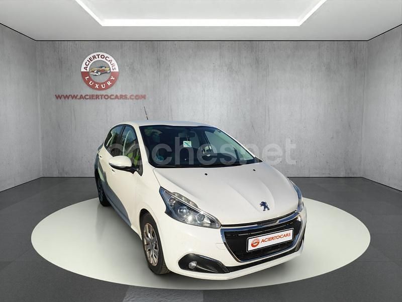 Blanco Usado 2019 Peugeot 208 Active Utilitario | 7490 € (Super precio) - Imagen 1/4