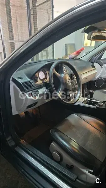 Usado Mercedes C220 170 CV (125 kW) 2010 Negro Berlina