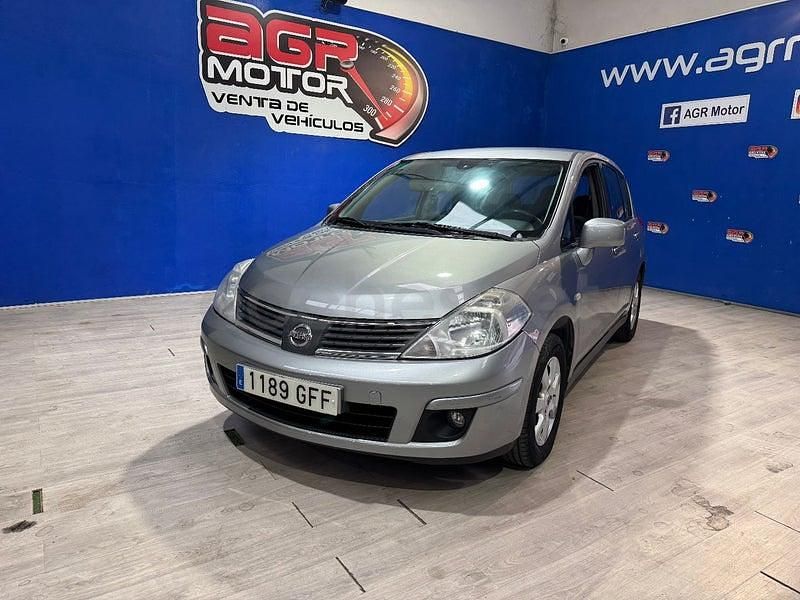 Usado Nissan Tiida Acenta 105 CV (77 kW) 2008 Gris / plata Berlina