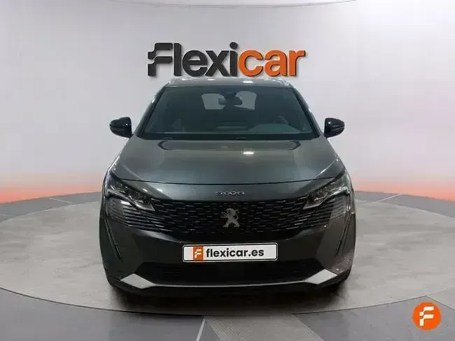 Usado Peugeot 5008 Allure 130 CV (95 kW) 2024 Gris / plata SUV