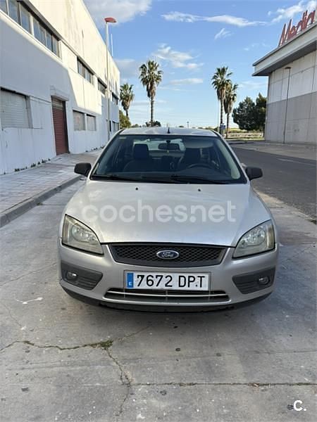Usado Ford Focus Sport 109 CV (80 kW) 2005 Gris / plata Berlina