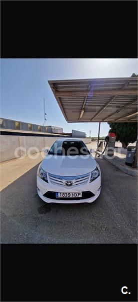 Usado Toyota Avensis Advance 124 CV (91 kW) 2014 Blanco Berlina