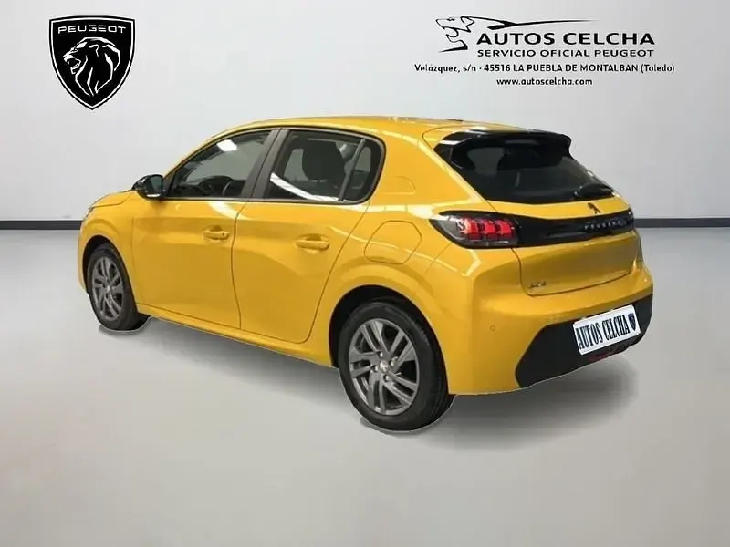 Usado Peugeot 208 Active 100 CV (73 kW) 2024 Amarillo Utilitario