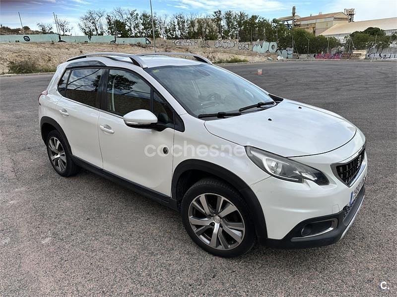Usado Peugeot 2008 Crossway 120 CV (88 kW) 2018 Blanco SUV