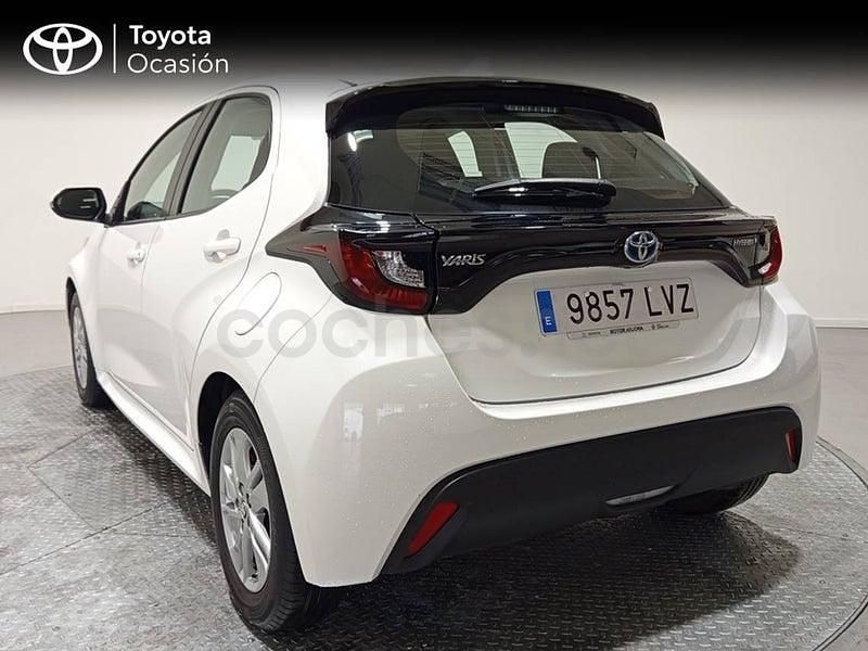 Usado Toyota Yaris Hybrid Business Edition 116 CV (85 kW) 2022 Blanco Berlina