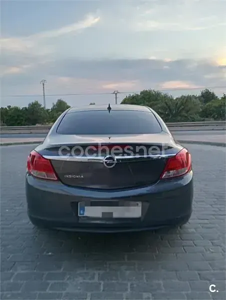 Usado Opel Insignia Edition 140 CV (102 kW) 2009 Gris / plata Berlina