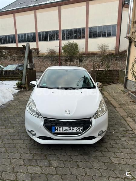 Usado Peugeot 208 Access 82 CV (60 kW) 2014 Blanco Utilitario