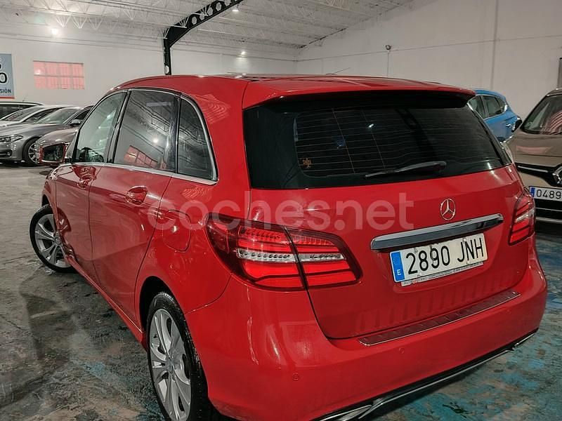 Usado Mercedes B180 109 CV (80 kW) 2016 Rojo Monovolumen