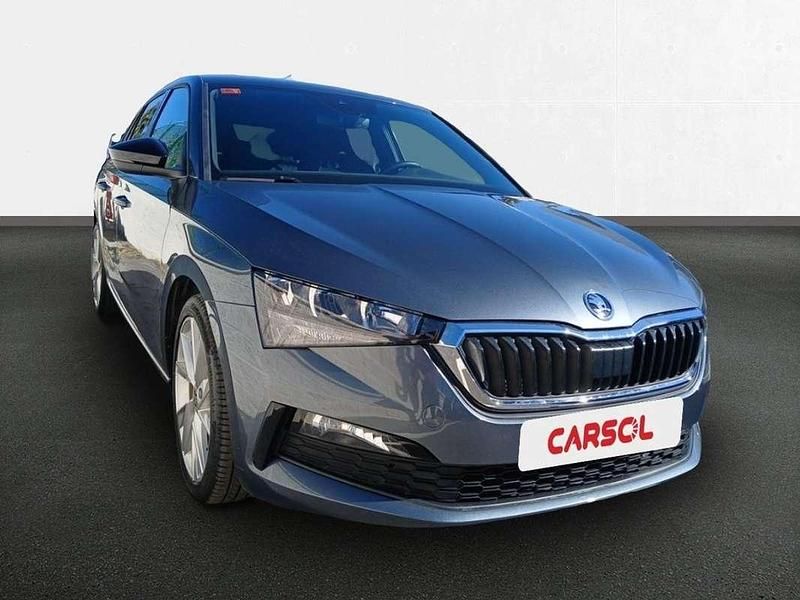 Usado Skoda Scala Sport 110 CV (80 kW) 2021 Gris Utilitario