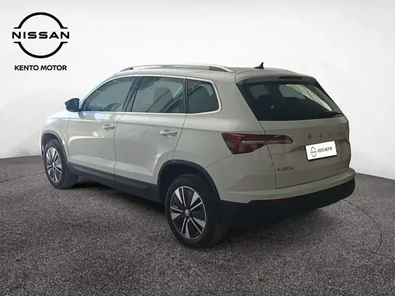 Usado Skoda Karoq 150 CV (110 kW) 2024 Blanco SUV