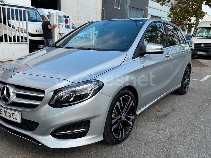 Usado Mercedes B200 136 CV (100 kW) 2018 Gris / plata Monovolumen