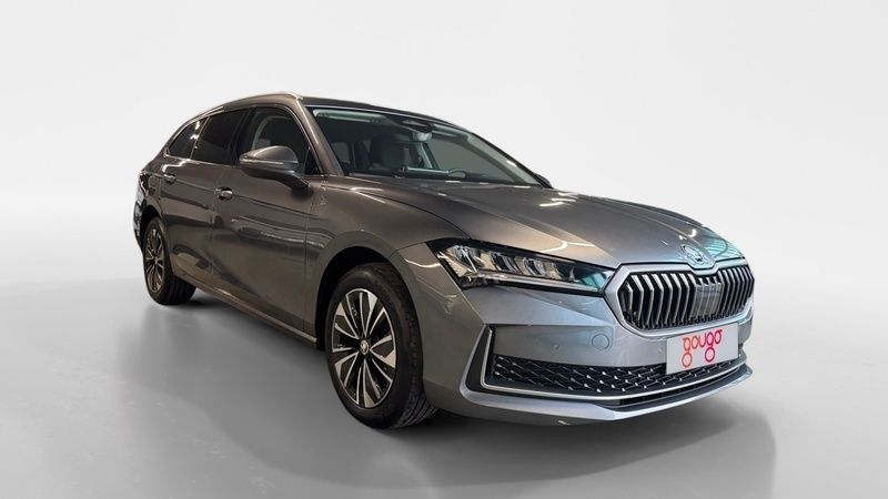 Usado Skoda Superb Selection 150 CV (110 kW) 2024 Gris / plata Familiar