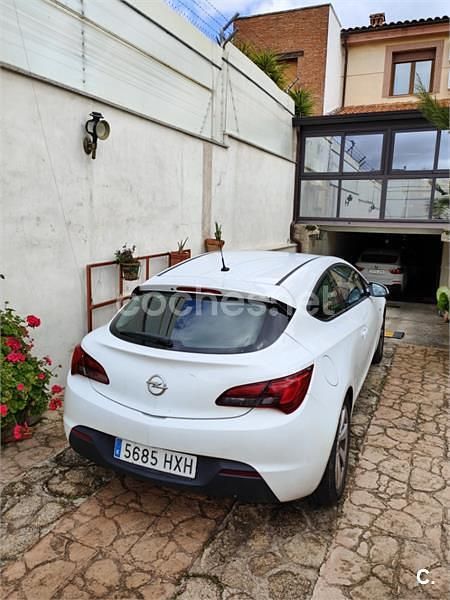 Usado Opel Astra GTC Selective 136 CV (100 kW) 2014 Blanco Berlina