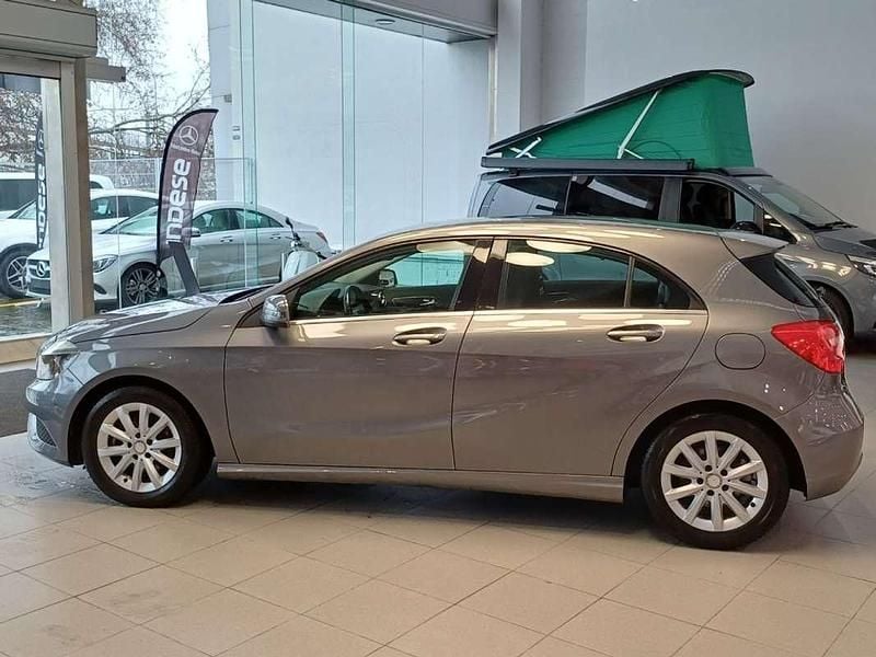Usado Mercedes A180 Urban 122 CV (89 kW) 2014 Gris Utilitario