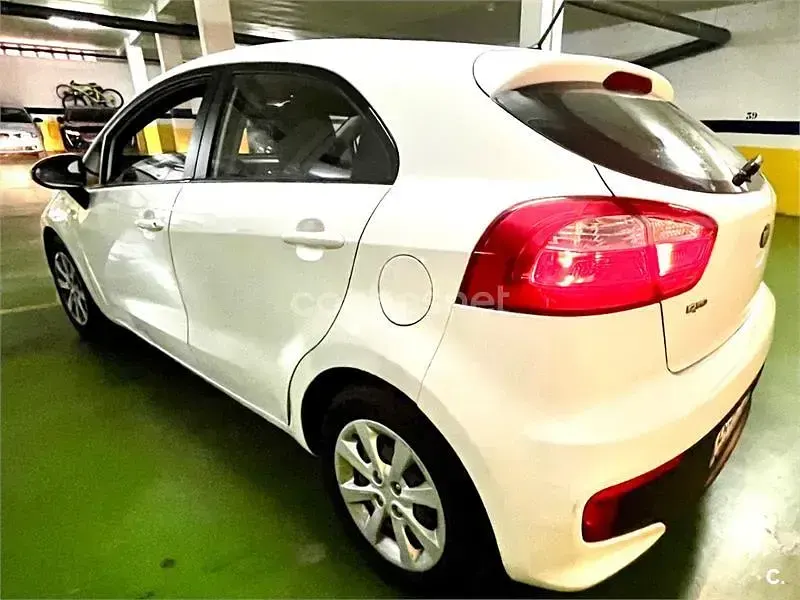 Usado Kia Rio 84 CV (61 kW) 2016 Blanco Utilitario