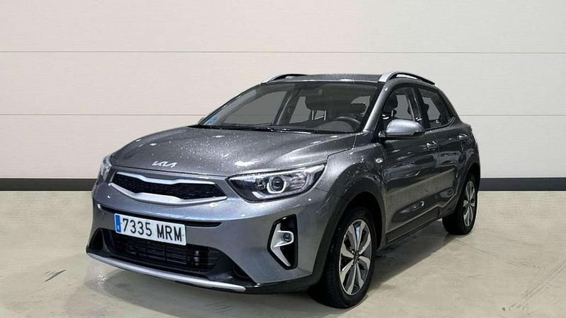 Usado Kia Stonic 101 CV (74 kW) 2024 Gris SUV